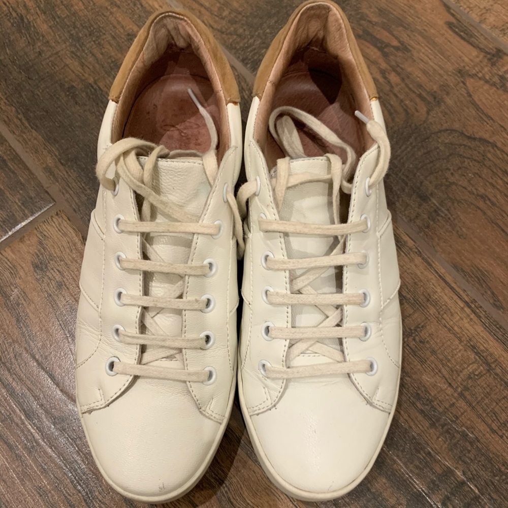 Joie Sneakers